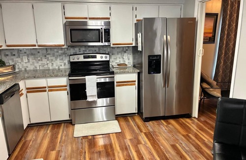 Northside Casa | Charming 4-bedroom Lake House with minutes from Airport and River City Plaza