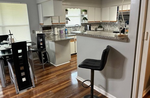 Northside Casa | Charming 4-bedroom Lake House with minutes from Airport and River City Plaza