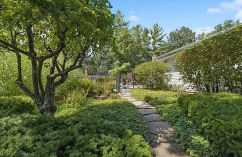 Green Oaks Casa | Charming 4-bedroom home close to downtown Libertyville & the Navy Base!