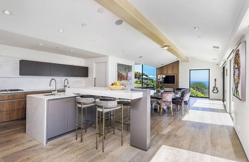 Pacific Palisades Villa | Charming 4-bedroom villa with WiFi and AC with 200 People Event Space.