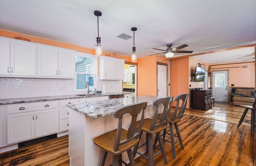 North Branch Otro | Charming 4-bedroom farmhouse in North Branch, with ATV&Snowmobile trails nearby.