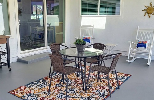 Simi Valley Casa | Charming 4-bedroom single story house with WiFi and AC in lovely Simi Valley