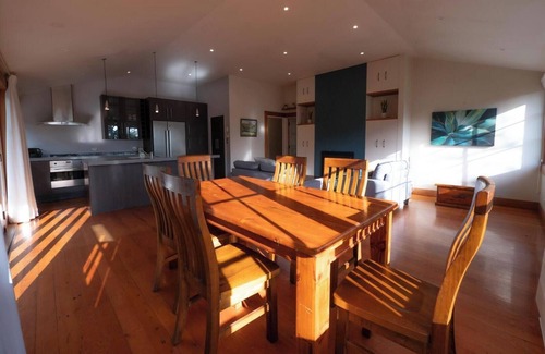 Mount Eden Casa | Charming 4-Bedroom Villa with Historic Flair.