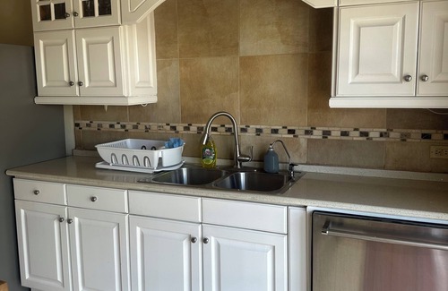 Lowlands Villa | Charming 4-bedroom villa with AC and WiFi in the gated community.
