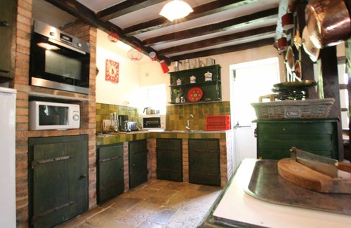 Jullouville Cabaña | Casa normanda con techo de paja, jardín privado y chimenea - Ideal para 4 personas