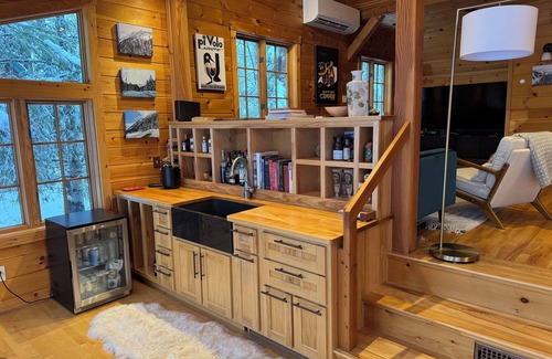 Carrabassett Valley Chalet De Esquí | Charming 4-bedroom mountainside chalet on Sugarloaf golf course