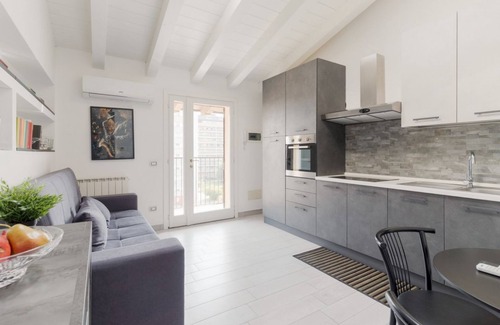Isola del Bosco - Delle Corti Apartamento | Charming 40 sqm apartment, ideal for up to 2 people, located on the fourth floor of a building with an elevator (NOT accessible to disabled guests).The property is located in Sesto San Giovanni, a residential neighborhood with plenty of amenities. The Se