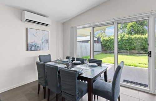 Wynnum Casa | Charming 4Bedroom Home Near Train Station and Beaches