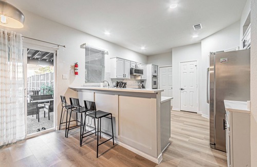 South Arlington Casa | Charming 4Bedroom Retreat with EV Charging & Amazing Pool–Your Perfect Getaway!