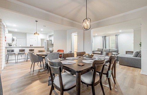South Arlington Casa | Charming 4Bedroom Retreat with EV Charging & Amazing Pool–Your Perfect Getaway!