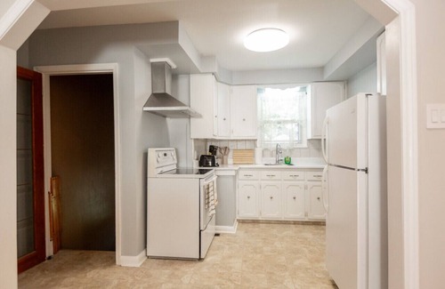 Barrie Casa | Charming 4BR Barrie Retreat with Backyard