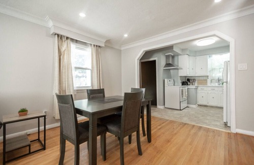 Barrie Casa | Charming 4BR Barrie Retreat with Backyard