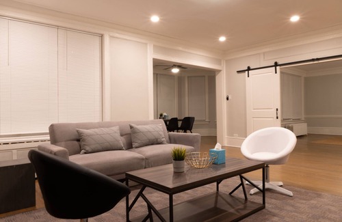 Kenwood Apartamento | Charming 4BR unit in Historic Hyde Park near Beach