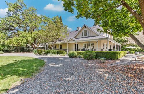 Kenwood Casa | Charming 4BR Wine Country Getaway with Spa & Firepit