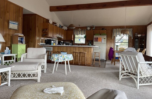 Duck Cabaña | Charming 5-bedroom cottage w pool in Duck. 400ft to ocean. Walk to restaurants.