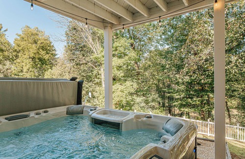 Waynesboro Casa | Charming 5 Bedroom Historic brick home w/ sprawling river views, pool & hot tub!