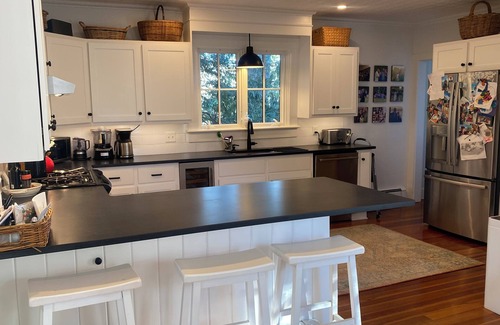Silver Beach Casa | Charming 5-bedroom house in West Falmouth.