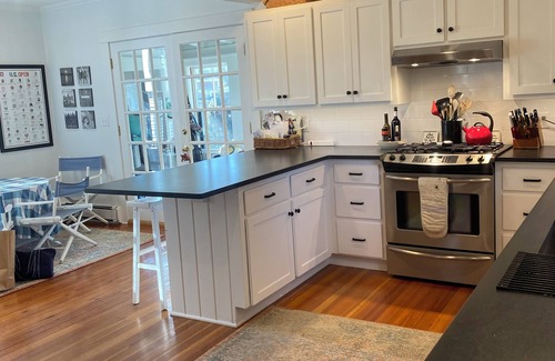 Silver Beach Casa | Charming 5-bedroom house in West Falmouth.