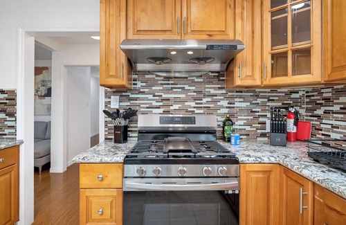 Sherwood Forest and Thistle Development Casa | Charming 5 Bedroom Residence in Anaheim