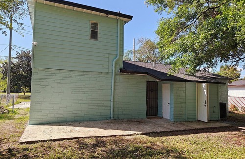 Jacksonville Casa | Charming 5-bedroom house with AC in Jacksonville