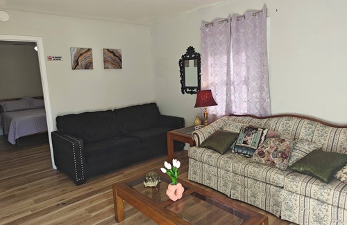 Jacksonville Casa | Charming 5-bedroom house with AC in Jacksonville