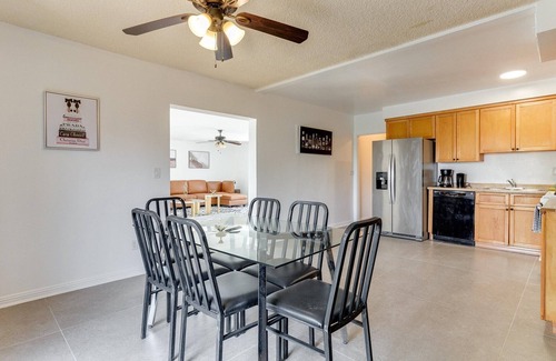 Granada Hills North Casa | Charming 5 Bedroom Granada Hills House with Pool