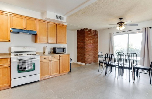 Granada Hills North Casa | Charming 5 Bedroom Granada Hills House with Pool