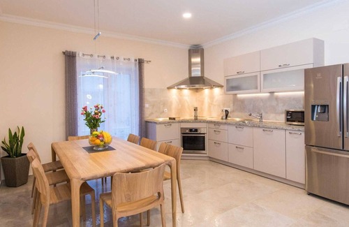 Babin Kuk Villa | Charming 5-BR Villa for 10+2 guests, with pool in green heart of Dubrovnik