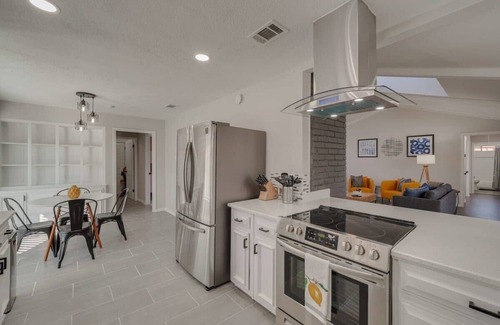 Plano Casa | Charming 5BD/3BA in the Heart of Plano (Sleeps 10)
