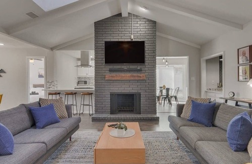 Plano Casa | Charming 5BD/3BA in the Heart of Plano (Sleeps 10)