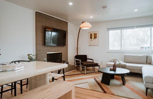 Littleton Casa | Charming 5br Home W Fenced Yard, Bbq & Hot Tub