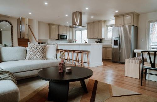 Littleton Casa | Charming 5br Home W Fenced Yard, Bbq & Hot Tub