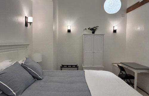 Santa Ynez Otro | Charming 6-bedroom farmhouse Retreat with WiFi, AC in fabulous Santa Ynez