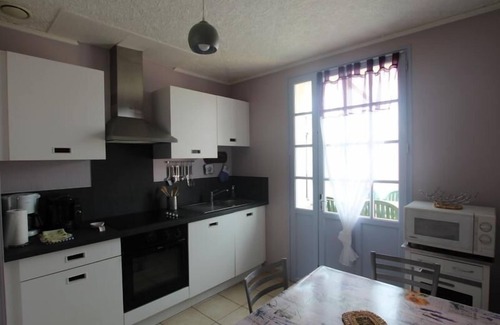 Saint-Denis-du-Payre Cabaña | Casa renovada con jardín, cerca del centro y actividades naturales