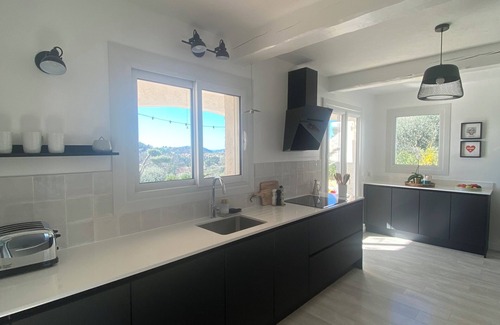 Le Tignet Villa | Encantadora villa de 8 habitaciones con piscina privada con vistas a las colinas