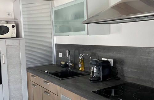 Saint-Just-la-Pendue Apartamento | Charming apartment .. in visible stones bright cozy modern in the countryside