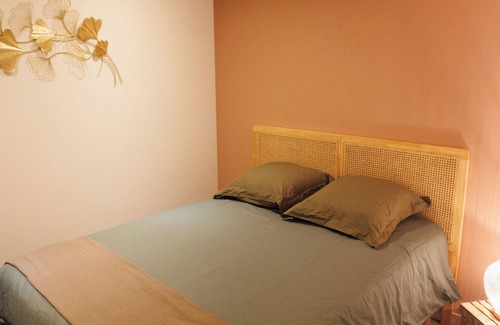 Saint-Just-la-Pendue Apartamento | Charming apartment .. in visible stones bright cozy modern in the countryside