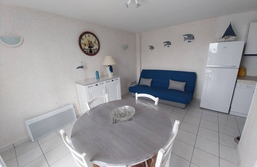 Saint-Palais-sur-Mer Apartamento | Charming apartment with WIFI 5 minutes walk from the beach and town center