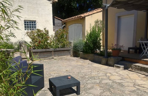 Saint-Jean-de-Vedas Apartamento | Alojamiento con encanto con jardín, terraza y barbacoa, aparcamiento privado.