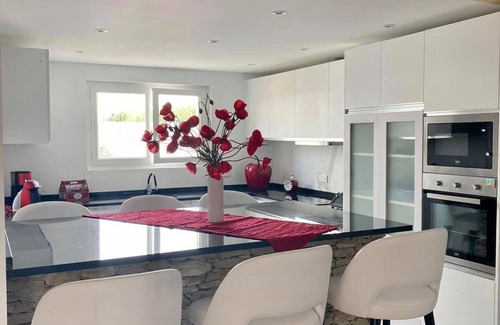 Monteux Casa | Charming air-conditioned villa - Heated swimming pool. Ideal location.
