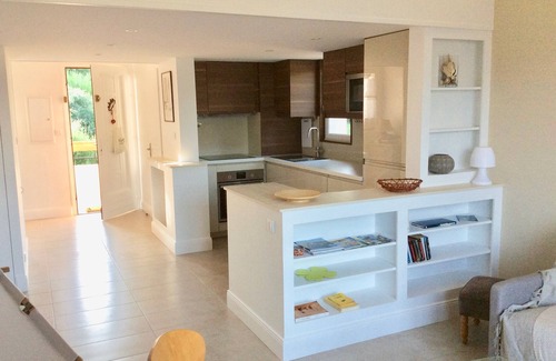 Tiuccia Apartamento | Encantador apartamento con aire acondicionado y terraza con vistas al mar.