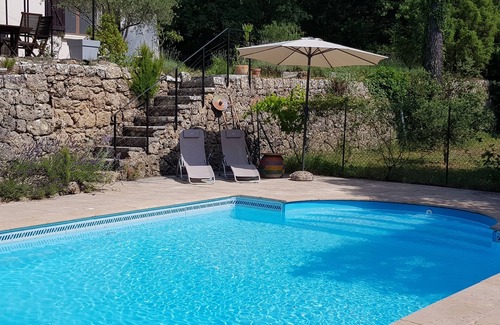 Carces Villa | Comodidad y serenidad en nuestra villa provenzal: piscina privada en el bosque
