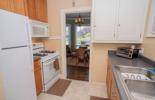 West Alameda Casa | Charming Alameda Getaway, Easy SF Access via Ferry