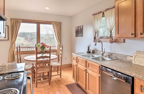 Weaverville Cabina | Charming Alexander Cabin w/ Private Hot Tub!