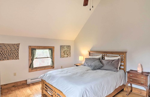 Weaverville Cabina | Charming Alexander Cabin w/ Private Hot Tub!