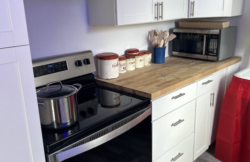 Town of East Hampton Cabaña | Charming, almost oceanfront private Montauk beach cottage