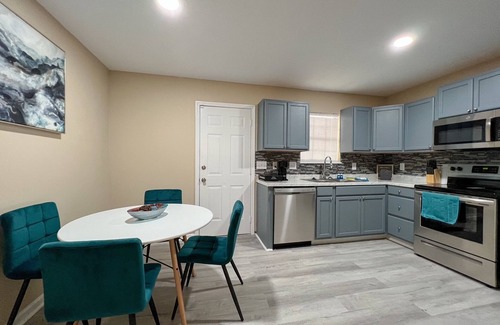 Columbia Apartamento | Charming and cozy 2 bedroom apartment minutes from Ft. Jackson and VA Hospital