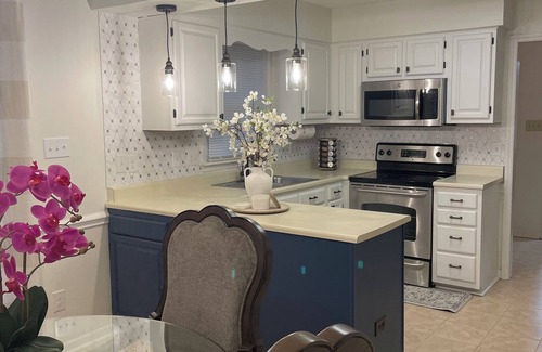 High Point Casa | Charming and cozy 3-bedroom house, 2 full bathrooms in High Point close to HPU