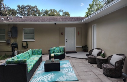 Lake Maggiore Shore Casa | Charming and cozy 1-BR/1-BA private guest unit in beautiful St. Petersburg
