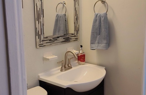 Lake Maggiore Shore Casa | Charming and cozy 1-BR/1-BA private guest unit in beautiful St. Petersburg